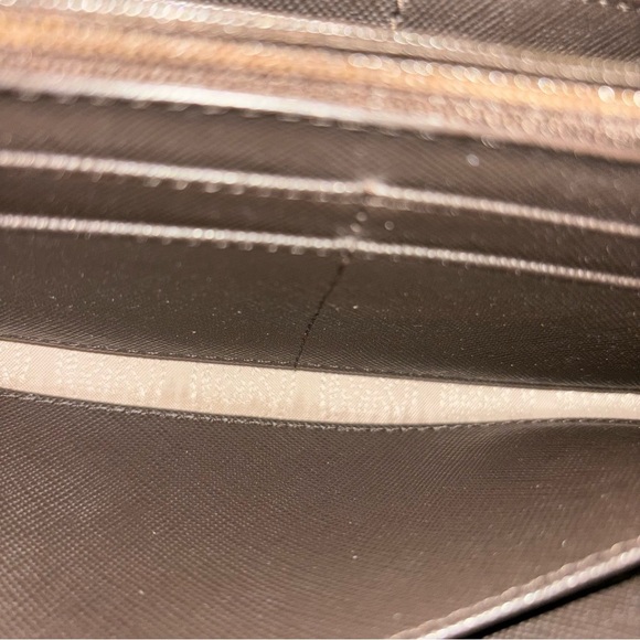 MICHAEL KORS MK Signature Fulton Flap Continental Wallet. - Picture 8 of 14